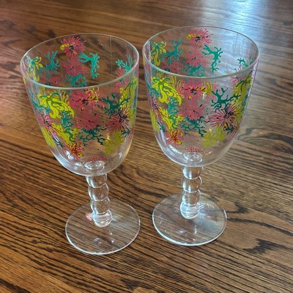 Lilly Pulitzer Other - Lilly Pulitzer Acrylic Wine Glasses, Coral Print